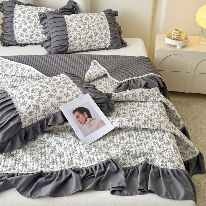 91家纺网 家纺一手货源 找家纺 鹿辉家居（原吉欧力） 2025新款双层纱韩版床盖四件套 萱花-灰