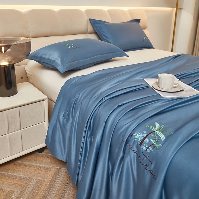 91家纺网 家纺一手货源 找家纺 乐居家纺 2025新款A类凉感丝夏被冰丝夏凉空调被被子被芯 深蓝