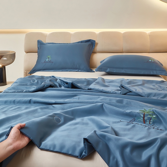 91家纺网 家纺一手货源 找家纺 乐居家纺 2025新款A类凉感丝夏被冰丝夏凉空调被被子被芯 深蓝