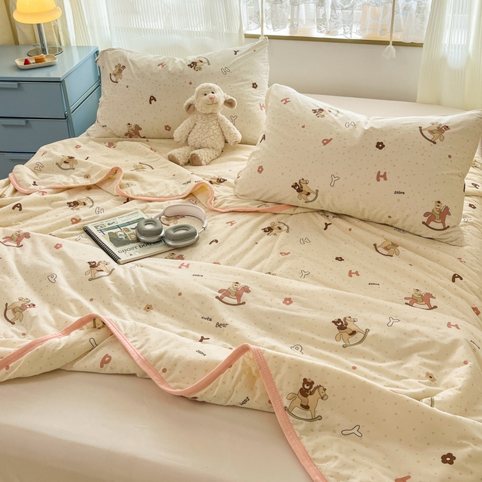 91家纺网 家纺一手货源 找家纺 葡萄家 2025新款A类母婴级大豆纤维牛奶丝针织棉夏凉被（提供买家秀）小熊木马