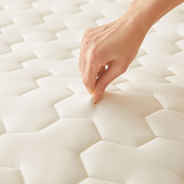 91家纺网 家纺一手货源 找家纺 锦逸2025新款牛奶丝乳胶床垫 三角格白