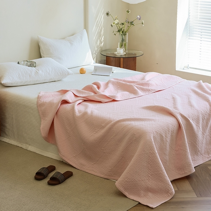 91家纺网 家纺一手货源 找家纺 雯雨家纺2025新款A类全棉加厚六层纱提花纯色盖毯 六层纱-粉色