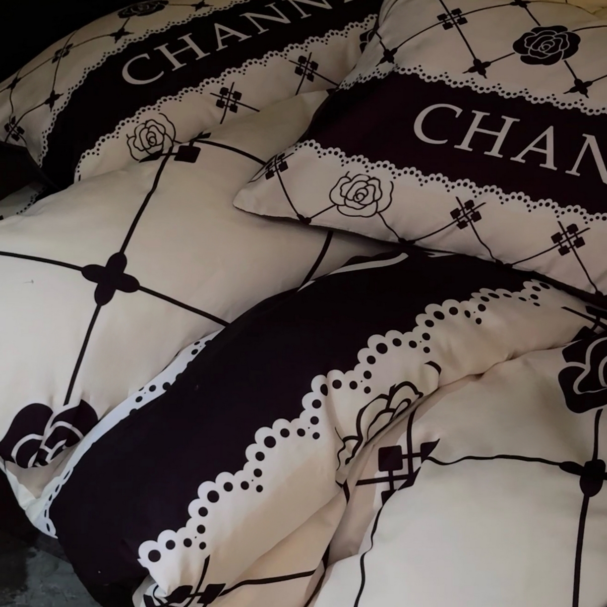 91家纺网 家纺一手货源 找家纺 丽斐 2025新款磨毛数码印花四件套 磨毛格格山茶