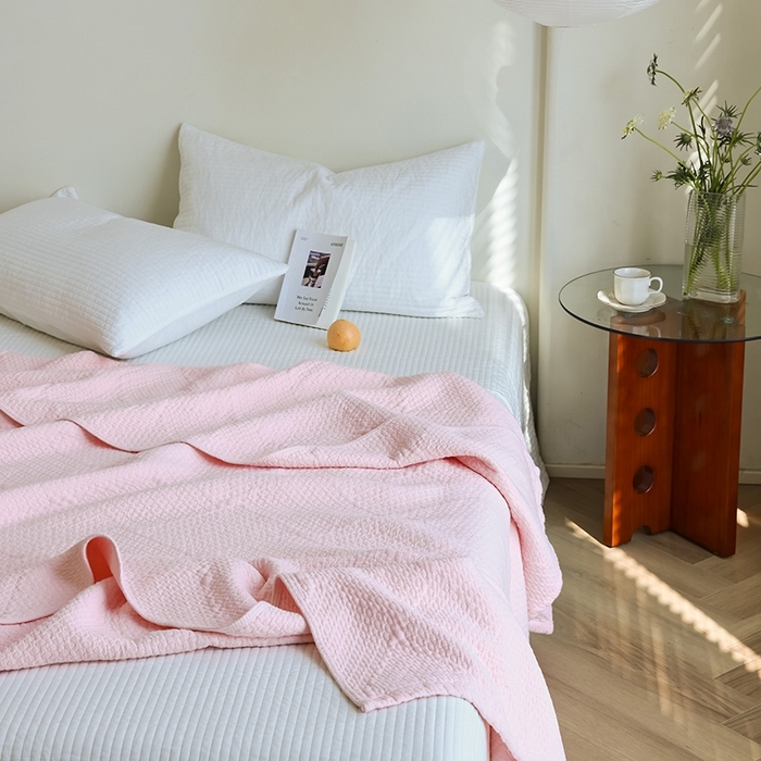 91家纺网 家纺一手货源 找家纺 雯雨家纺2025新款A类全棉加厚六层纱提花纯色盖毯 六层纱-粉色