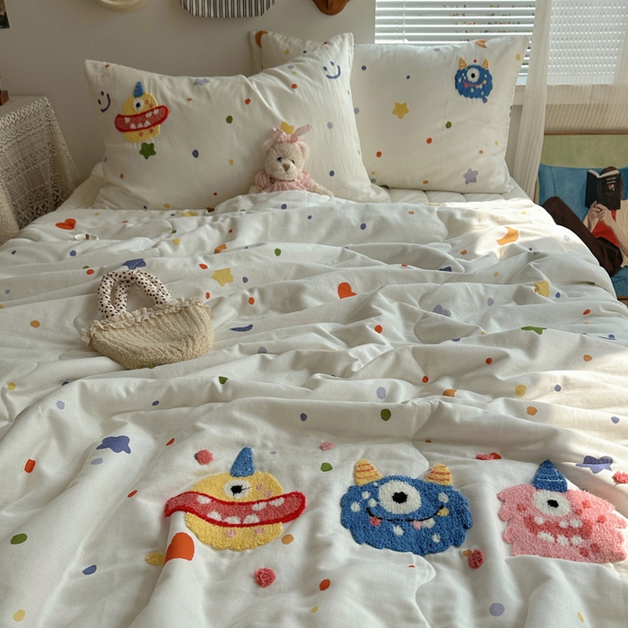 91家纺网 家纺一手货源 找家纺  曼町家居 全棉双层纱毛巾绣夏被三件套 哆啦趣梦