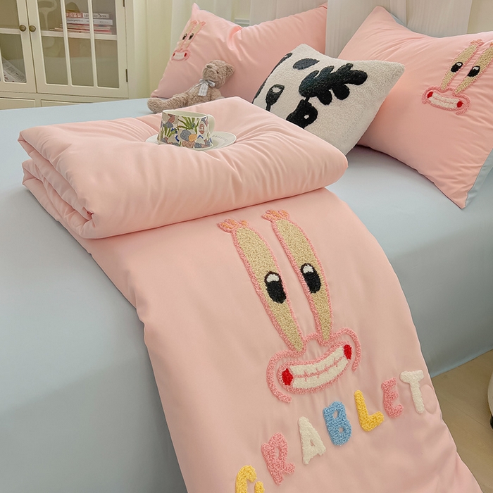 91家纺网 家纺一手货源 找家纺 眠帛家居 2025新款A类水洗皱皱纱毛巾绣夏被四件套 蟹先生