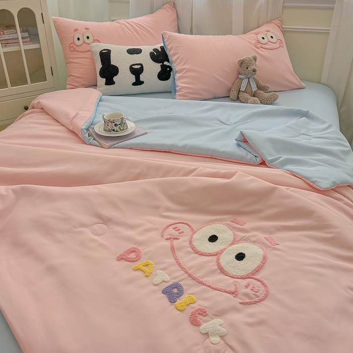 91家纺网 家纺一手货源 找家纺 眠帛家居 2025新款A类水洗皱皱纱毛巾绣夏被四件套 星小宝