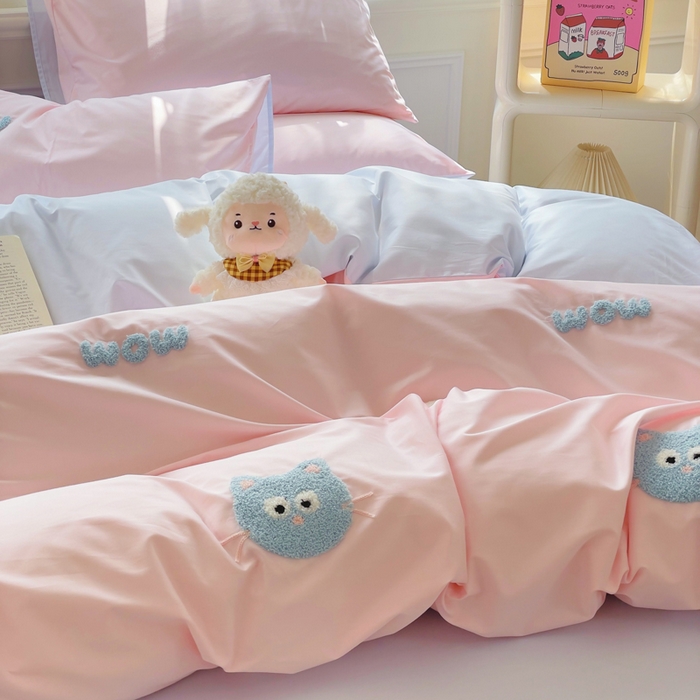 91家纺网 家纺一手货源 找家纺 锦觅家纺  2025新款奶油小清新毛巾绣全棉纯棉四件套-风格一（专版散花必须控价） 甜心小猫