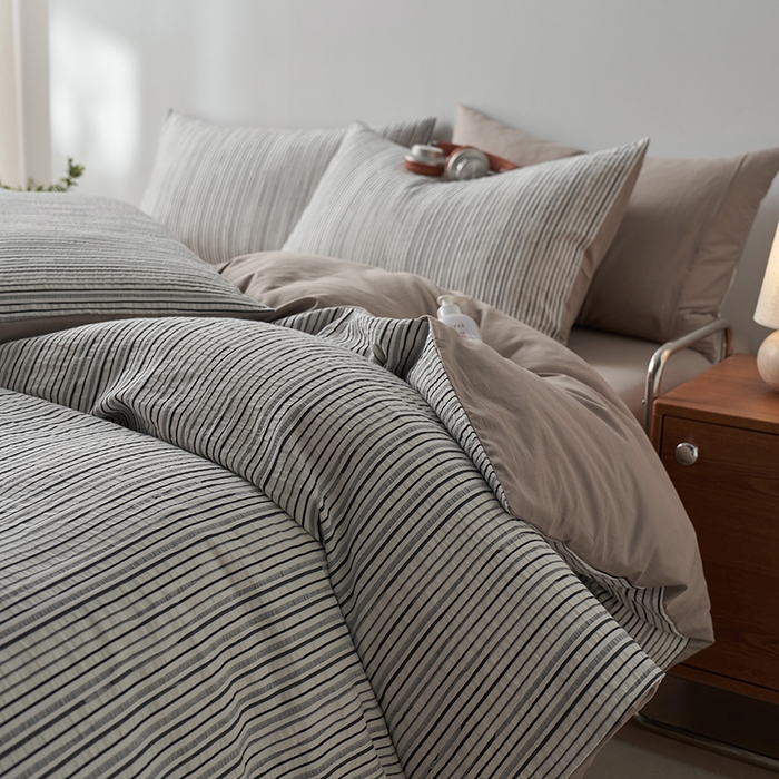 91家纺网 家纺一手货源 找家纺 千朵森  2025新款全棉色织提花条纹四件套 提花条纹-墨