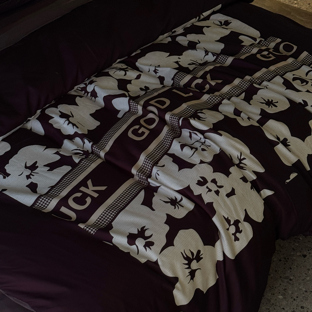 91家纺网 家纺一手货源 找家纺 丽斐 2025新款磨毛数码印花四件套 磨毛黑栀子花