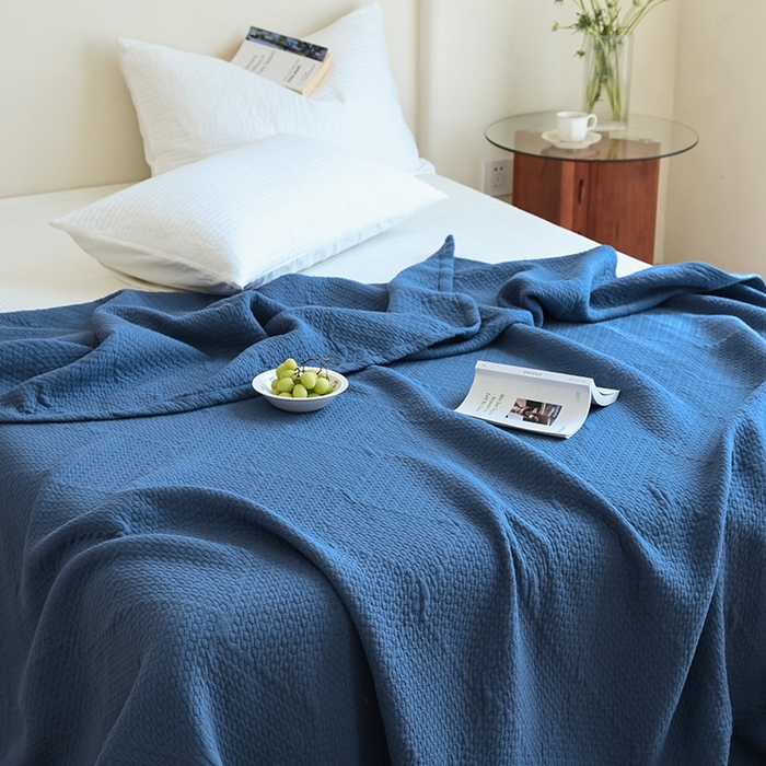 91家纺网 家纺一手货源 找家纺 雯雨家纺2025新款A类全棉加厚六层纱提花纯色盖毯 六层纱-深蓝