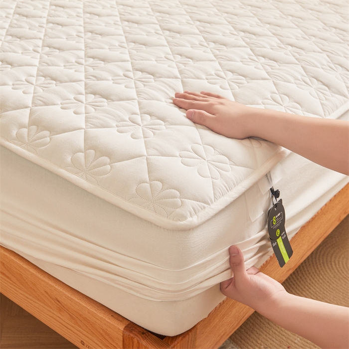 91家纺网 家纺一手货源 找家纺 3C 2025新款A类全棉四叶草防水隔脏床笠 防水 浅语-云朵白