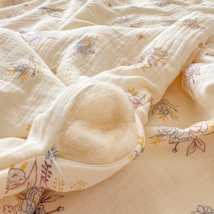 91家纺网 家纺一手货源 找家纺 薇玛仕 2025新款A类全棉双层皱皱纱印花款大豆夏凉被空调被儿童被被子被芯 蝶舞花开