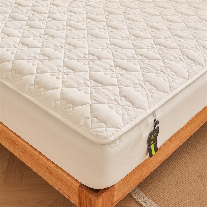 91家纺网 家纺一手货源 找家纺 3C 2025新款A类全棉四叶草防水隔脏床笠 防水 浅语-云朵白