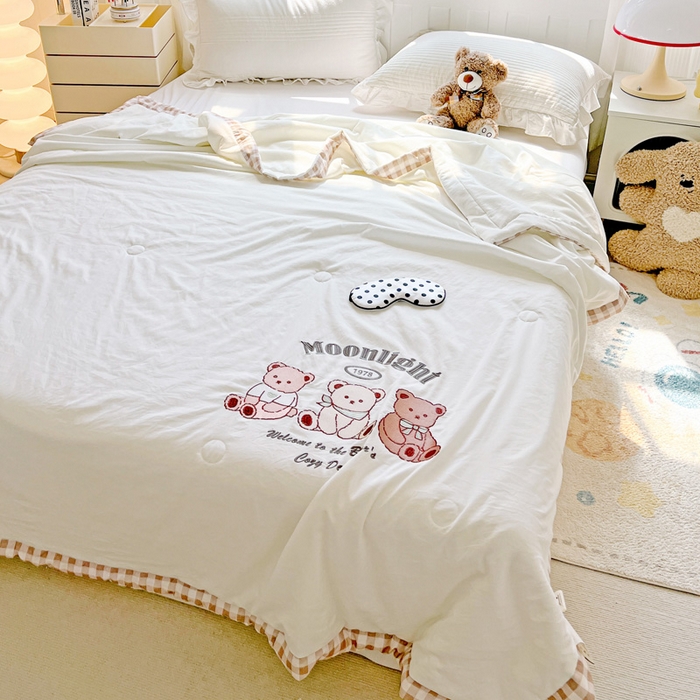 91家纺网 家纺一手货源 找家纺 海岛哥哥 2025年新款绣花夏被 三只小熊-咖