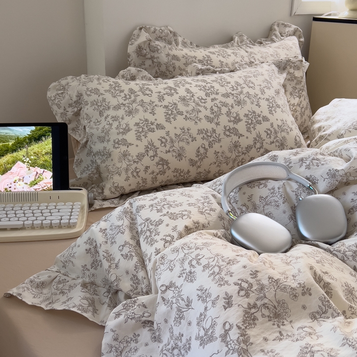 91家纺网 家纺一手货源 找家纺 希丞家居 2025新款云感提花双层纱花边四件套 山楂树下