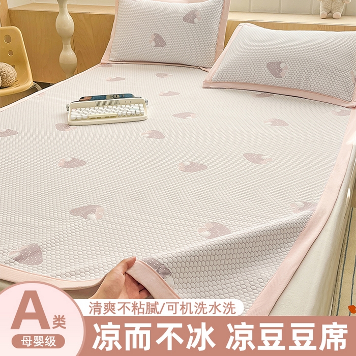 91家纺网 家纺一手货源 找家纺 绣女坊 2025新款冰豆豆提花凉席三件套 草莓