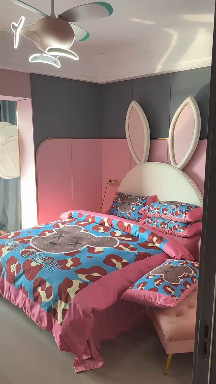 91家纺网 家纺一手货源 找家纺 丽斐 2025新款磨毛数码印花四件套 磨毛蓝粉豹纹