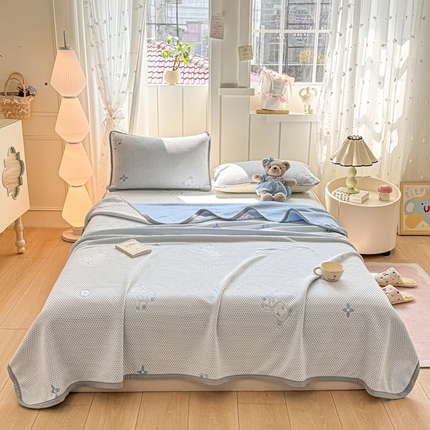 91家纺网 家纺一手货源 找家纺 家喜爱 2025新款A类5D华夫格冰豆豆针织棉夏被盖毯 暴力熊-蓝色