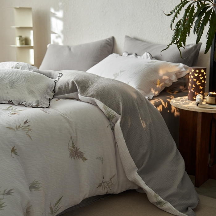 91家纺网 家纺一手货源 找家纺 安莱生活2025年新款全棉精梳棉双层纱绉纱数码印花四件套及夏凉被系列3 水竹烟