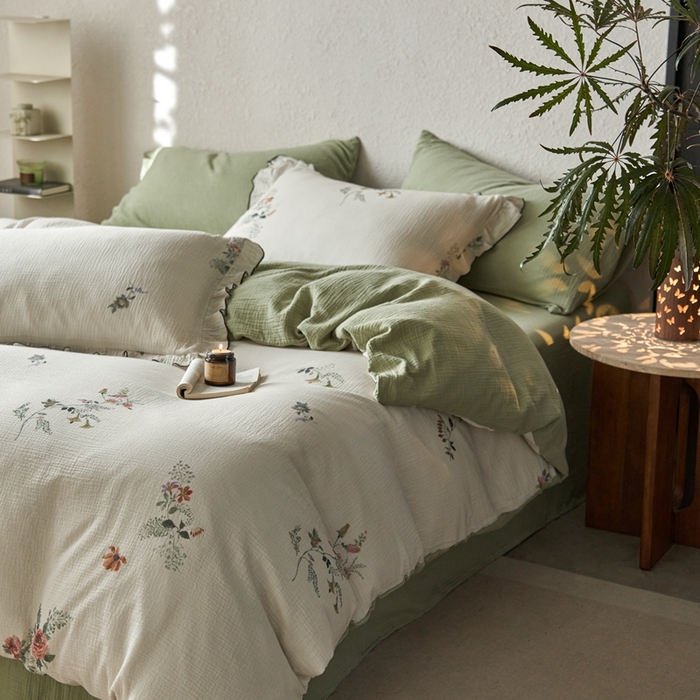 91家纺网 家纺一手货源 找家纺 安莱生活2025年新款全棉精梳棉双层纱绉纱数码印花四件套及夏凉被系列3 白茶清风