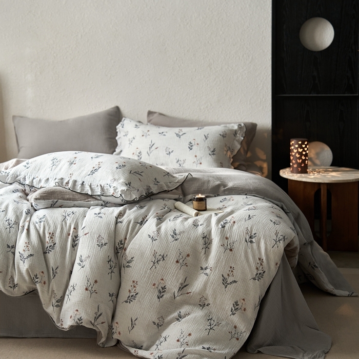 91家纺网 家纺一手货源 找家纺 安莱生活2025年新款全棉精梳棉双层纱绉纱数码印花四件套及夏凉被系列3 织麦-白