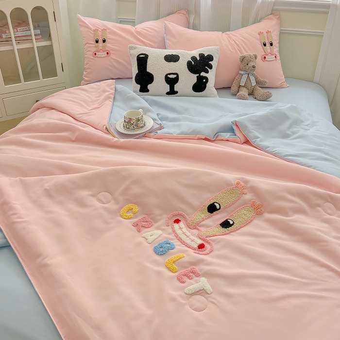 91家纺网 家纺一手货源 找家纺 眠帛家居 2025新款A类水洗皱皱纱毛巾绣夏被四件套 蟹先生