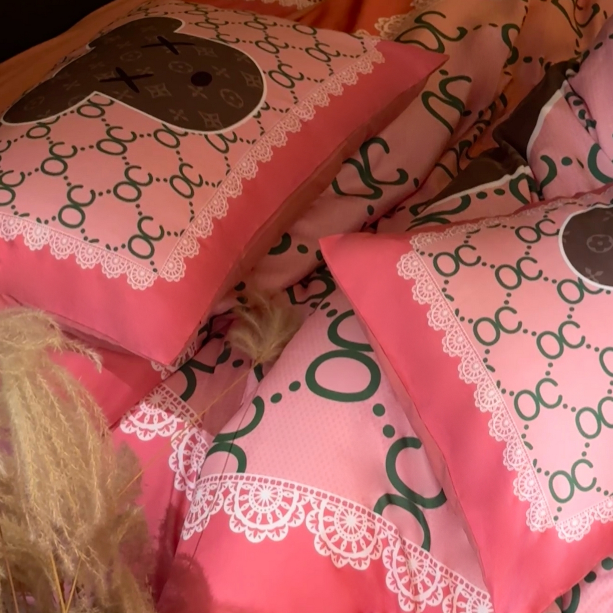 91家纺网 家纺一手货源 找家纺 丽斐 2025新款磨毛数码印花四件套 磨毛粉色ccoco