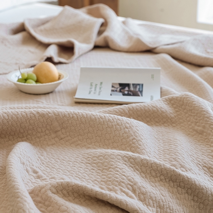 91家纺网 家纺一手货源 找家纺 雯雨家纺2025新款A类全棉加厚六层纱提花纯色盖毯 六层纱-卡其