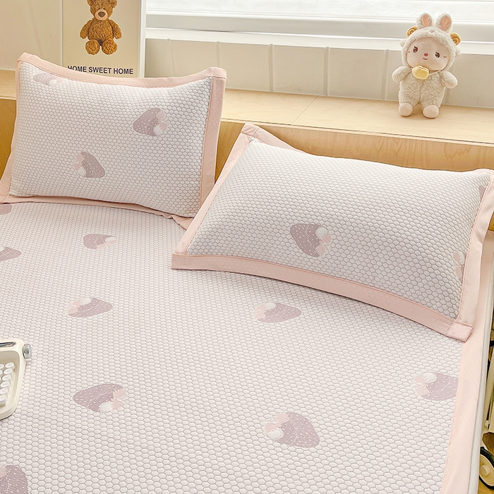 91家纺网 家纺一手货源 找家纺 绣女坊 2025新款冰豆豆提花凉席三件套 草莓