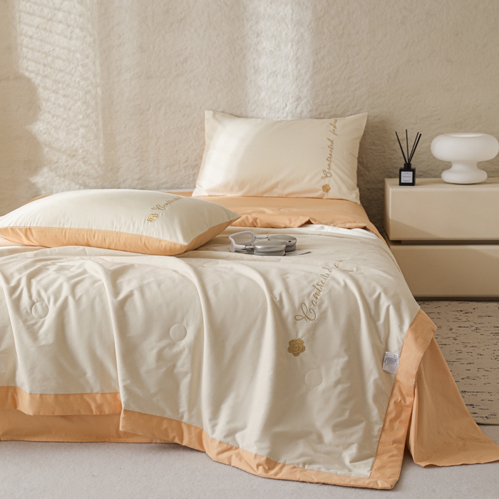 91家纺网 家纺一手货源 找家纺 简宜家居（朝初家纺） 2025新款纯棉刺绣山茶花大豆被 山茶花-米杏