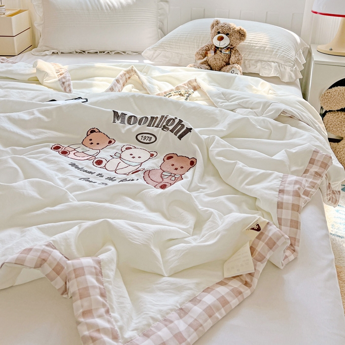 91家纺网 家纺一手货源 找家纺 海岛哥哥 2025年新款绣花夏被 三只小熊-咖