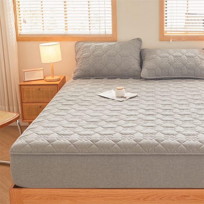 91家纺网 家纺一手货源 找家纺 3C 2025新款A类全棉四叶草防水隔脏床笠 防水 浅语-云雾灰