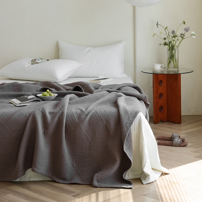 91家纺网 家纺一手货源 找家纺 雯雨家纺2025新款A类全棉加厚六层纱提花纯色盖毯 六层纱-深灰