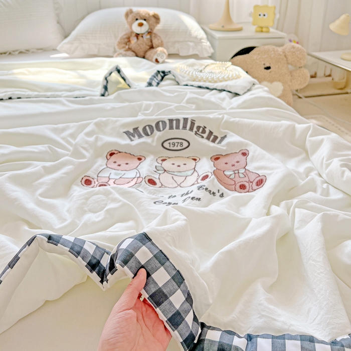 91家纺网 家纺一手货源 找家纺 海岛哥哥 2025年新款绣花夏被 三只小熊-黑