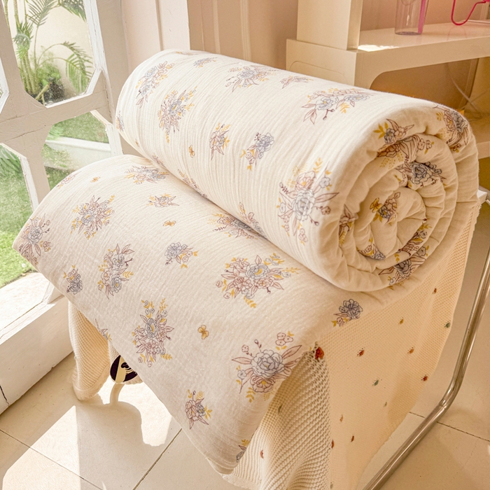 91家纺网 家纺一手货源 找家纺 薇玛仕 2025新款A类全棉双层皱皱纱印花款大豆夏凉被空调被儿童被被子被芯 蝶舞花开