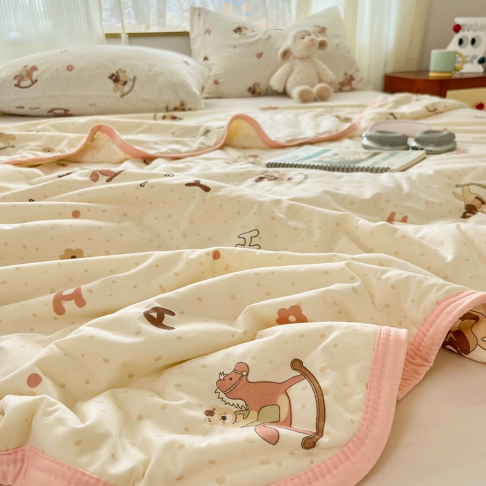 91家纺网 家纺一手货源 找家纺 葡萄家 2025新款A类母婴级大豆纤维牛奶丝针织棉夏凉被（提供买家秀）小熊木马