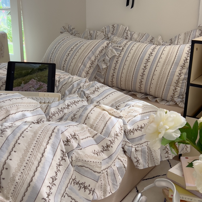 91家纺网 家纺一手货源 找家纺 希丞家居 2025新款云感提花双层纱花边四件套 小城故事