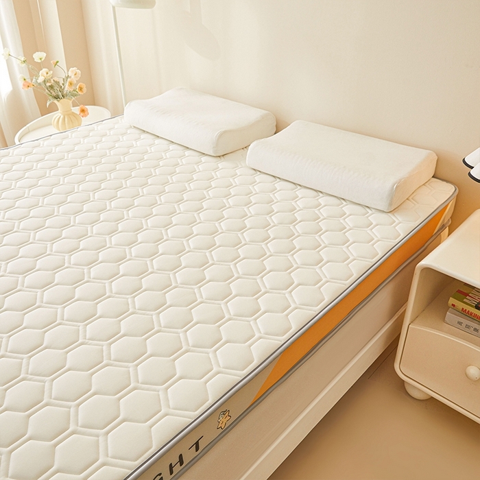 91家纺网 家纺一手货源 找家纺 锦逸2025新款牛奶丝乳胶床垫 六边形白