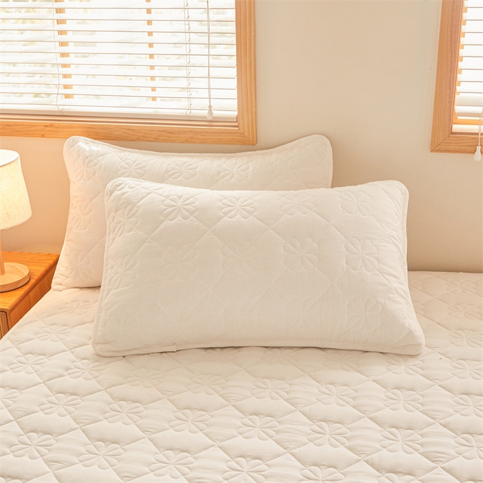 91家纺网 家纺一手货源 找家纺 3C 2025新款A类全棉四叶草防水隔脏床笠 防水 浅语-云朵白