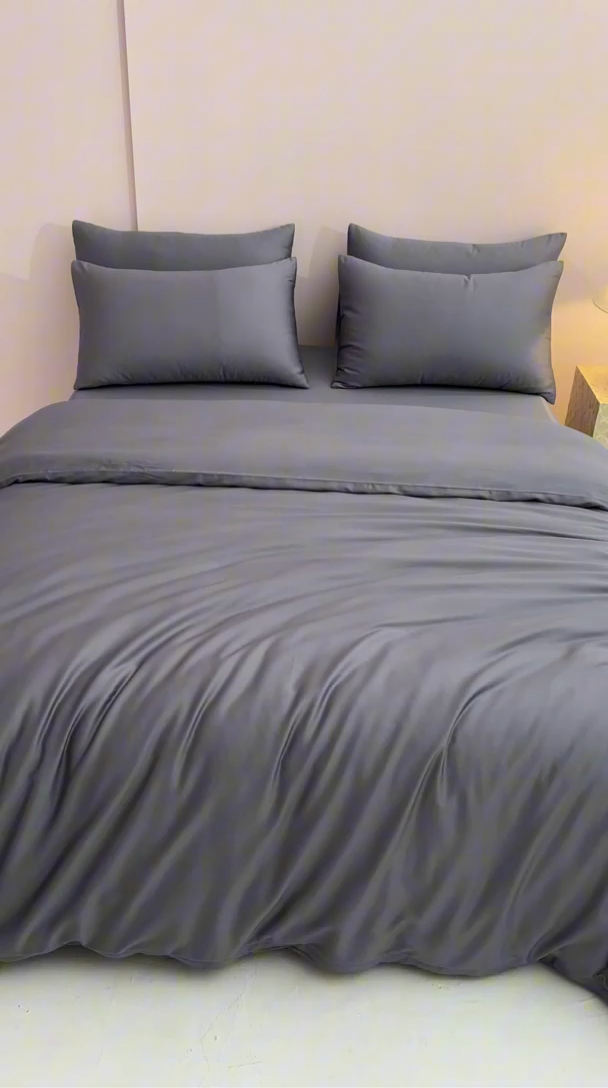 91家纺网 家纺一手货源 找家纺 闲鱼家纺 2025新款亲肤舒适60S黑标A类全棉纯色四件套单被套单床笠-风格一单被套单床笠-风格二 远山灰