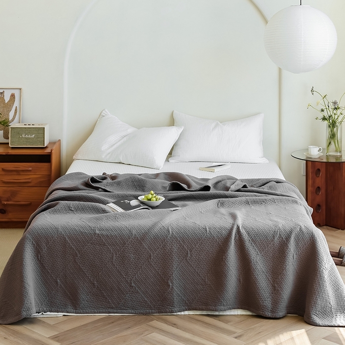 91家纺网 家纺一手货源 找家纺 雯雨家纺2025新款A类全棉加厚六层纱提花纯色盖毯 六层纱-深灰