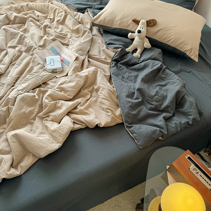 91家纺网 家纺一手货源 找家纺 耀达家居 2025新款水洗棉双拼夏被四件套 奶茶➕高级灰