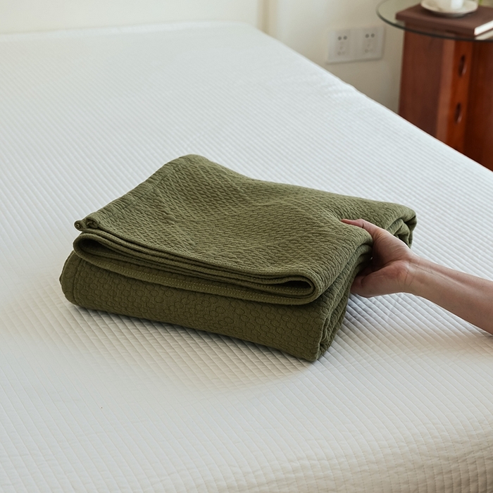 91家纺网 家纺一手货源 找家纺 雯雨家纺2025新款A类全棉加厚六层纱提花纯色盖毯 六层纱-橄榄绿