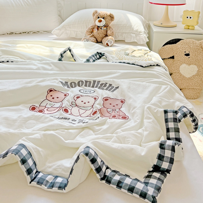 91家纺网 家纺一手货源 找家纺 海岛哥哥 2025年新款绣花夏被 三只小熊-黑