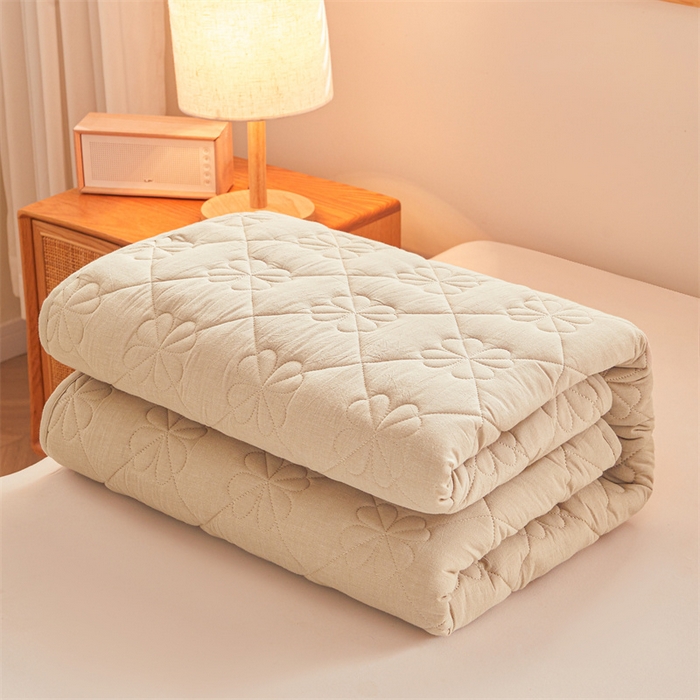 91家纺网 家纺一手货源 找家纺 3C 2025新款A类全棉四叶草防水隔脏床笠 防水 浅语-浅卡其