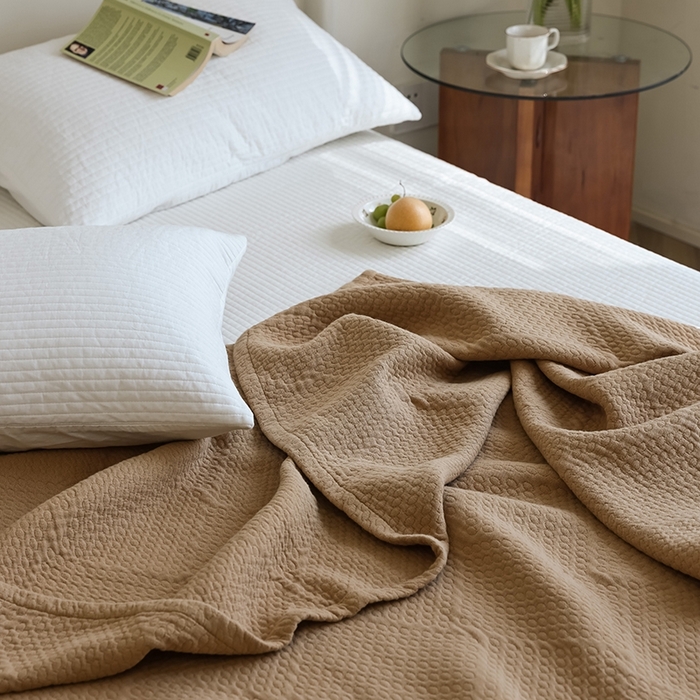 91家纺网 家纺一手货源 找家纺 雯雨家纺2025新款A类全棉加厚六层纱提花纯色盖毯 六层纱-驼色