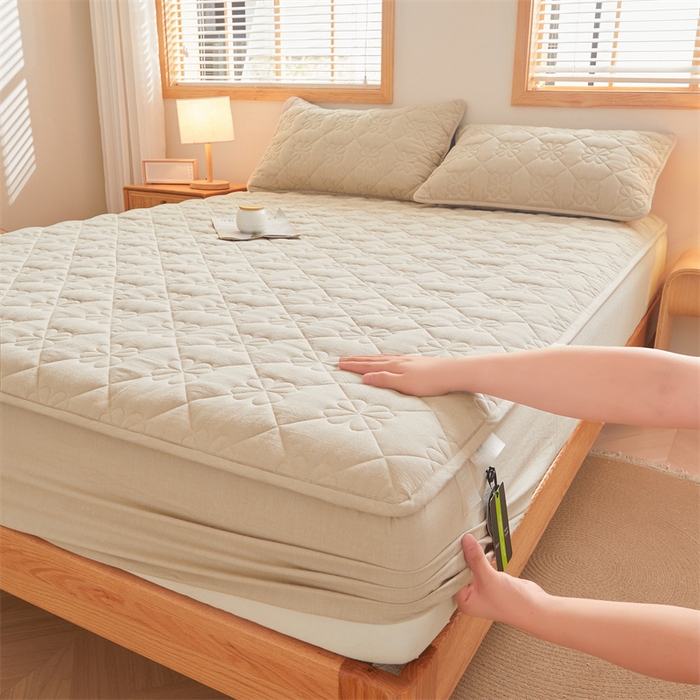 91家纺网 家纺一手货源 找家纺 3C 2025新款A类全棉四叶草防水隔脏床笠 防水 浅语-浅卡其