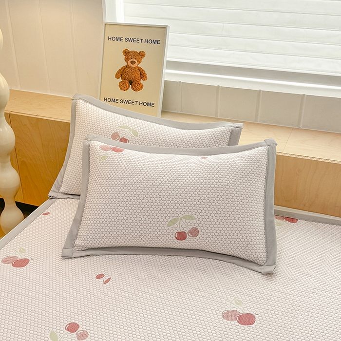 91家纺网 家纺一手货源 找家纺 绣女坊 2025新款冰豆豆提花凉席三件套 樱桃