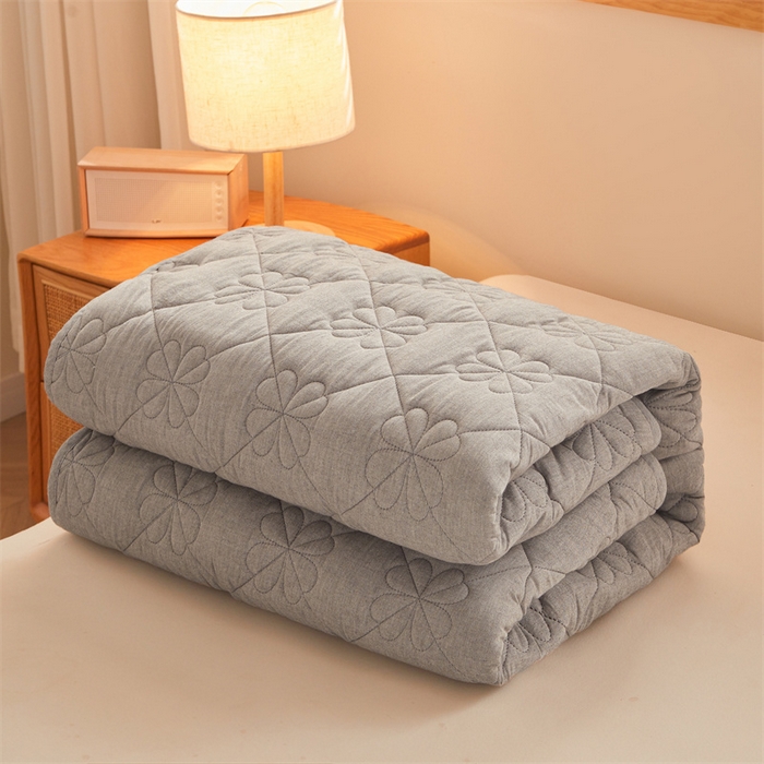 91家纺网 家纺一手货源 找家纺 3C 2025新款A类全棉四叶草防水隔脏床笠 防水 浅语-云雾灰